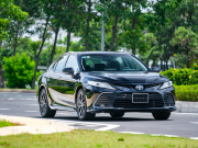 Tin tức ô tô - Giá xe Toyota Camry niêm yết và lăn bánh tháng 6/2023