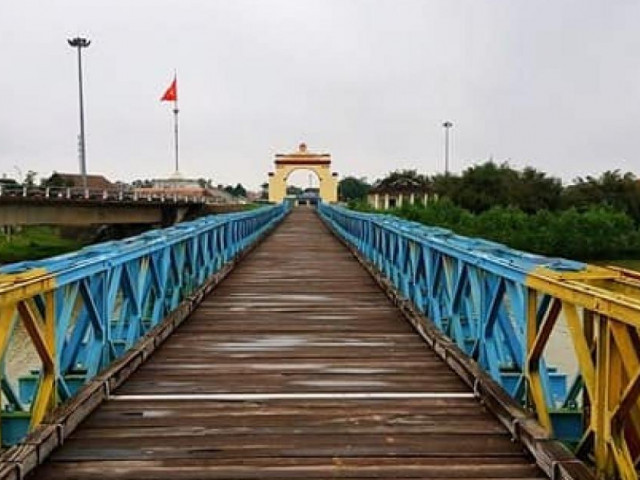 Dừng chân bên cây cầu lịch sử ở Quảng Trị