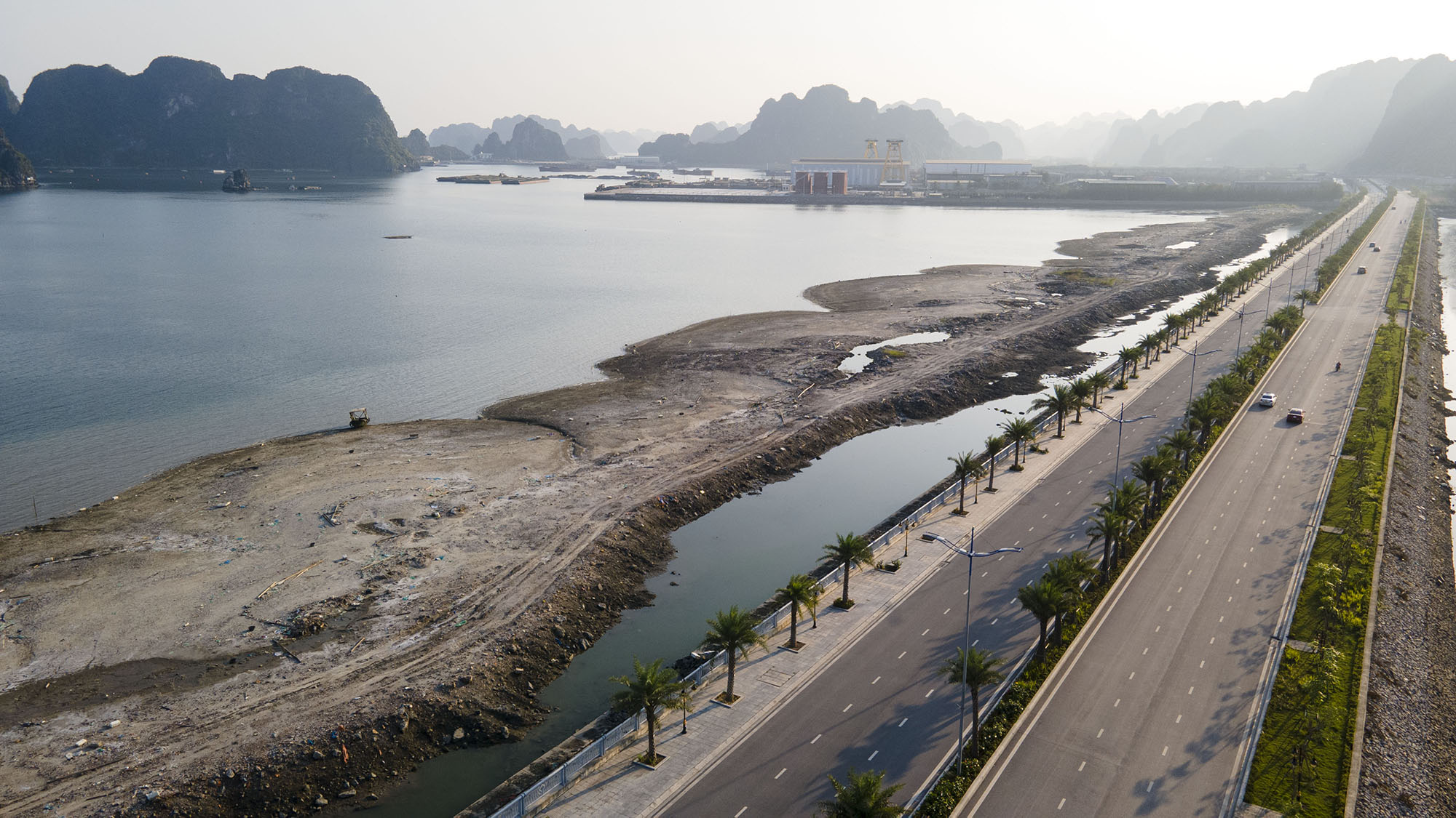 Một vòng cung đường bao biển đẹp bậc nhất Việt Nam chạy qua 2 thành phố - 4