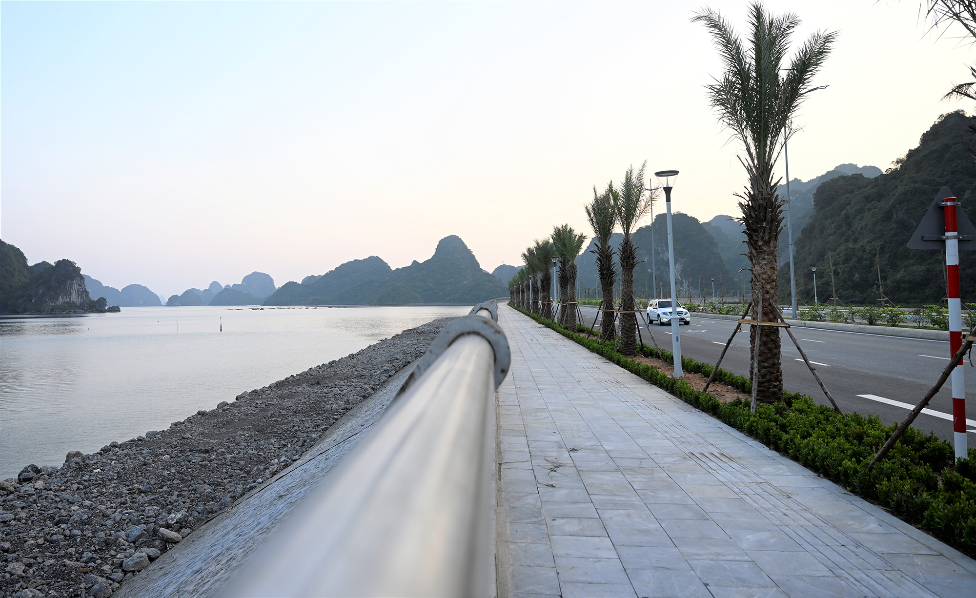 Một vòng cung đường bao biển đẹp bậc nhất Việt Nam chạy qua 2 thành phố - 7