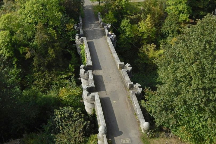 Cầu Overtoun khiến hàng trăn chú chó "tự tử" ở Scotland. Ảnh: Daily Record