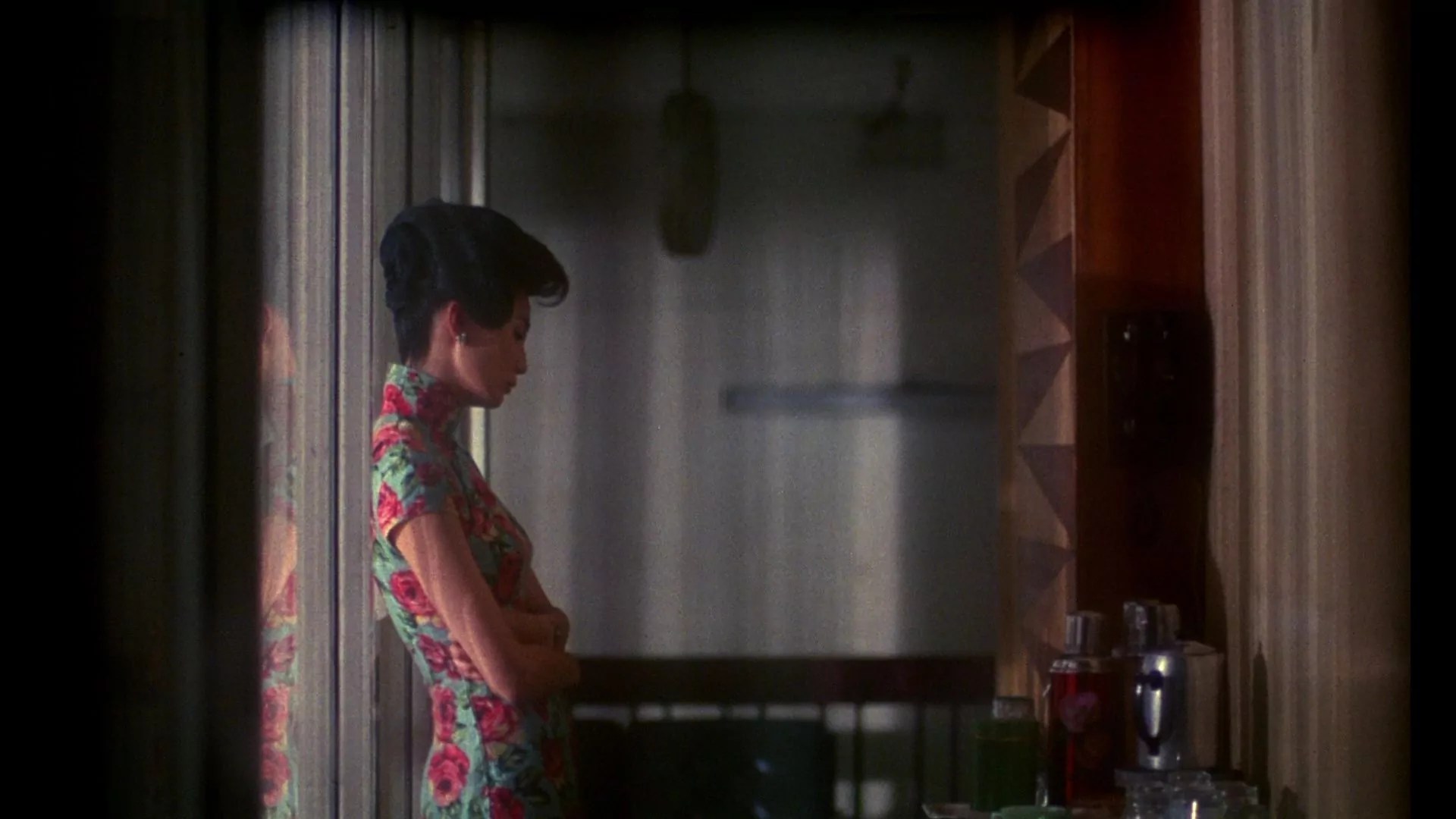 Trương Mạn Ngọc trong bộ phim&nbsp;In The Mood For Love, đóng cặp với&nbsp;Lương Triều Vỹ.