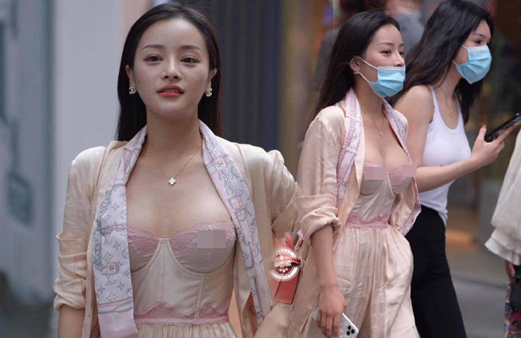 Braless (không nội y) được yêu thích vì đại diện cho &#34;cách mạng nữ quyền&#34;.
