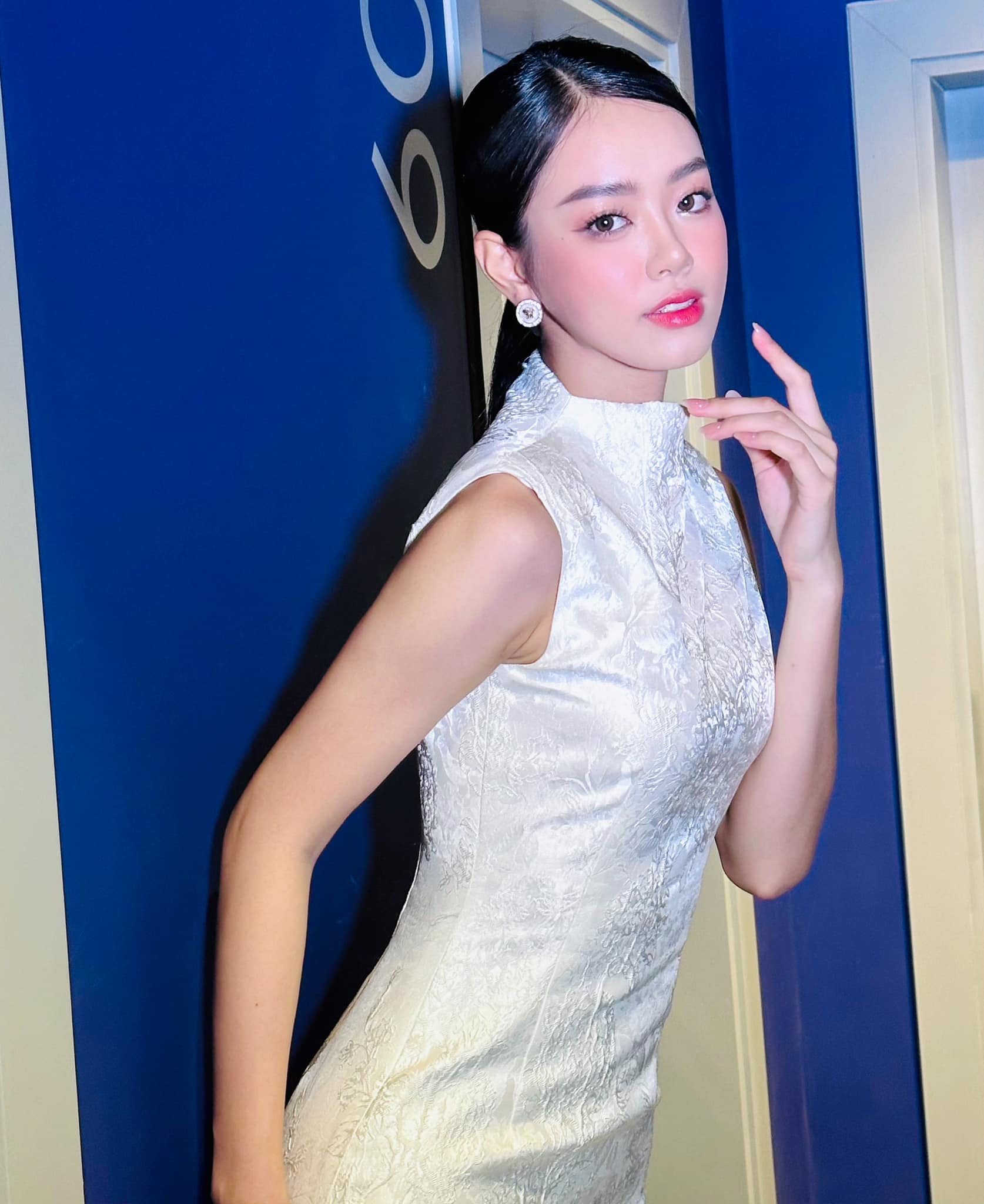 Sự trở lại bất ngờ của thí sinh đã từng tham gia Miss World Vietnam 2022, “tuy cũ mà mới” và là một người con của Bắc Giang,&nbsp;Bùi Khánh Linh (SBD:211) đã lựa chọn loại hình nghệ thuật truyền thống của xứ Kinh Bắc là dân ca Quan họ.&nbsp;