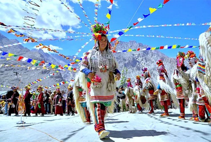 Trong chuyến tham quan này, hãy khám phá nền văn hóa tràn đầy sức sống của Ladakh thông qua nhiều&nbsp;lễ hội sôi động và đẹp mắt nhất, và đừng bỏ qua những tu viện ấn tượng&nbsp;với tầm nhìn toàn cảnh đẹp lộng lẫy.
