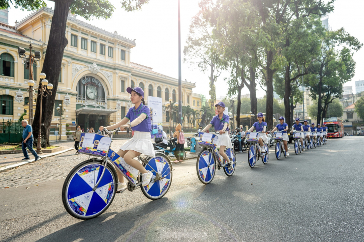 Bưu điện trung tâm được xây dựng từ năm 1886 đến năm 1891, chứng kiến biết bao thăng trầm lịch sử. Năm 2019, tạp chí Insider của Mỹ cũng xếp hạng Bưu điện Thành phố trong danh sách 20 bưu điện đẹp nhất thế giới.