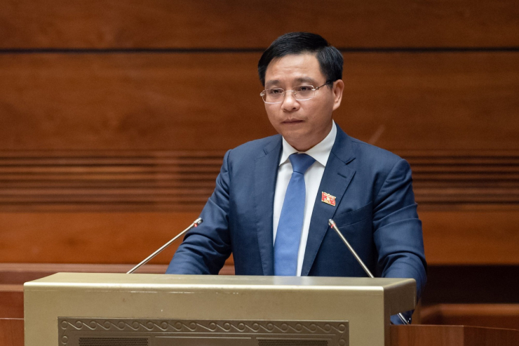 Bộ trưởng Bộ Giao thông vận tải Nguyễn Văn Thắng trả lời chất vấn