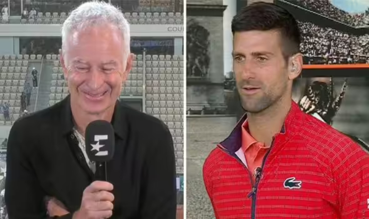 Djokovic (áo đỏ) gửi lời xin lỗi vì cắt ngang phần bình luận của huyền thoại McEnroe (áo đen)