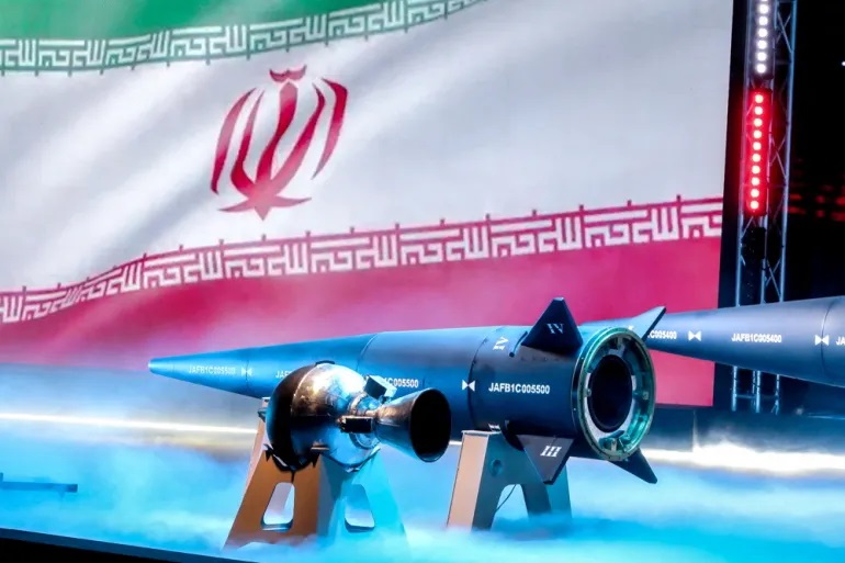 Quân đội Iran ra mắt tên lửa Fattah (ảnh: Aljazeera)