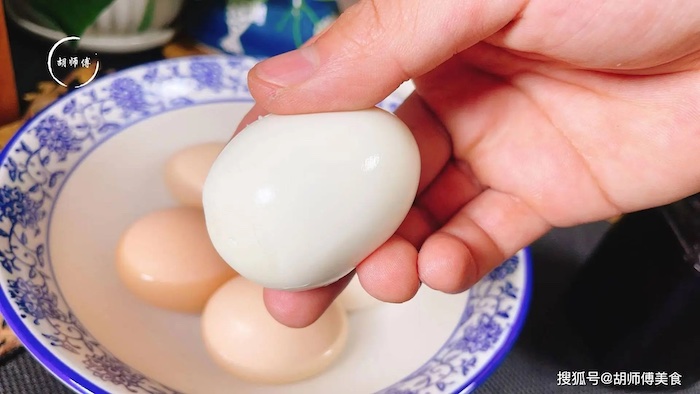 Tip for boiling eggs easily with an electric rice cooker - 4