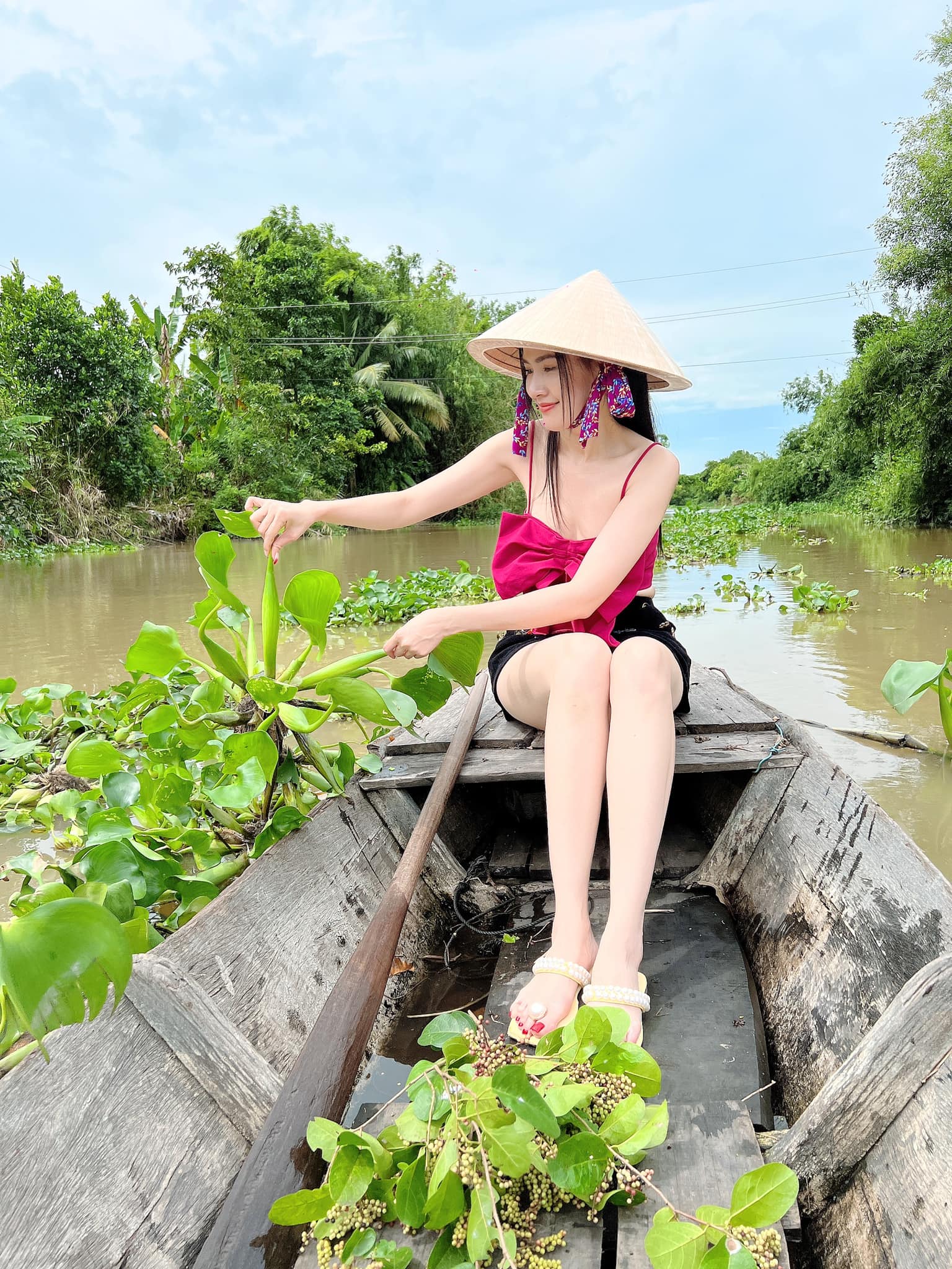 Đời thường bất ngờ của “siêu vòng 3” quê Tiền Giang đi xe sang, đeo kim cương 5,5 tỷ - 3