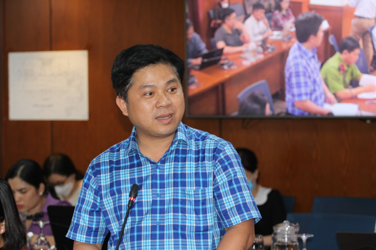 Chánh Văn phòng Sở Giáo dục và Đào tạo Hồ Tấn Minh thông tin sự việc tại buổi họp báo
