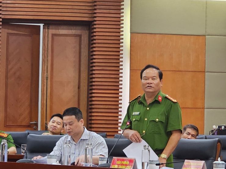 Đại tá Hoàng Văn Bình, trưởng phòng cảnh sát PCCC và CNCH Công an Hải Phòng cung cấp thông tin tại cuộc họp báo.