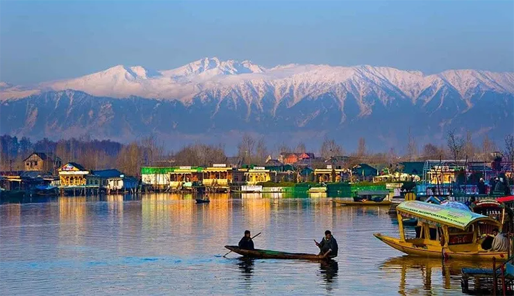 Srinagar là một thiên đường lãng mạn, xinh đẹp và thanh bình trong cái nôi của dãy Himalaya, đồng thời là một trong những điểm đến phổ biến nhất không chỉ ở Ấn Độ mà còn trên toàn thế giới.
