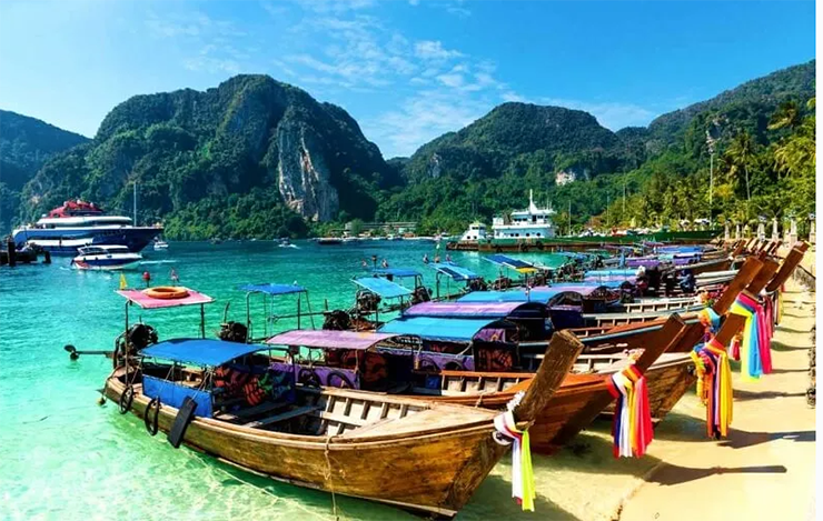 Andaman là một trong những điểm đến sang trọng nhất Ấn Độ. Hầu như tất cả các khách du lịch đều thích nó, từ&nbsp;những người đam mê phiêu lưu, tới những người yêu thiên nhiên, bởi vẻ đẹp tự nhiên hoang sơ ở đây.
