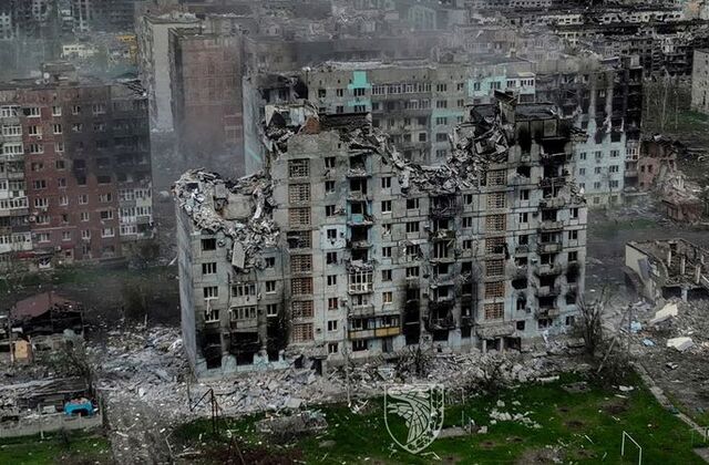 Thành phố tiền tuyến Bakhmut nhìn từ trên không. Ảnh: Reuters