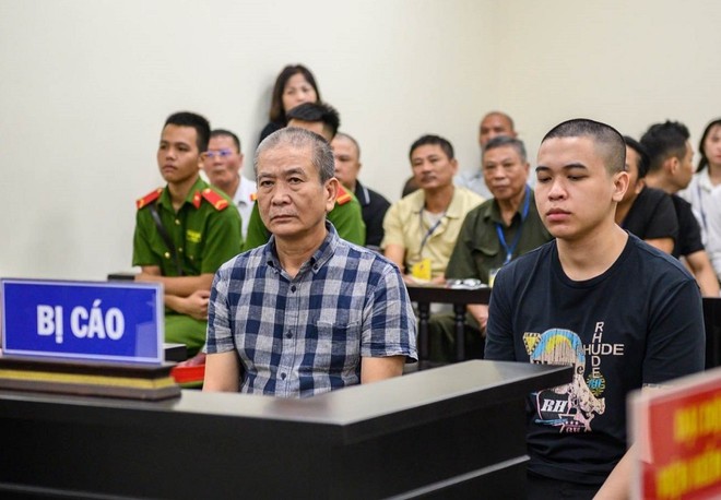 Bố con Vũ Xuân Được bị đưa ra xét xử tại phiên tòa.