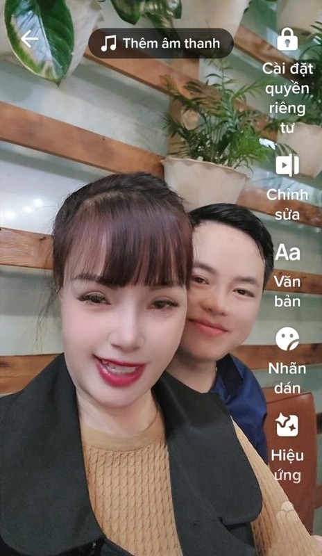 &#34;Cô dâu 62 tuổi&#34; Thu Sao đăng ảnh lộ dung mạo thật qua livestream - 2