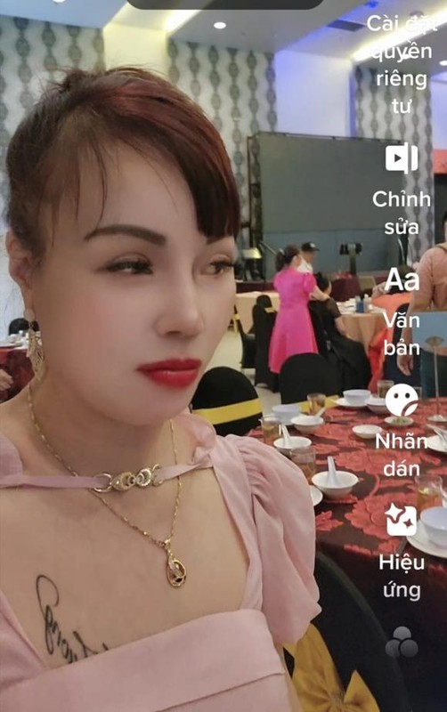 &#34;Cô dâu 62 tuổi&#34; Thu Sao đăng ảnh lộ dung mạo thật qua livestream - 6