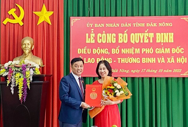 Bà Nguyễn Thị Thanh Hương khi nhận quyết định giữ chức Phó Giám đốc Sở LĐ-TB&amp;XH