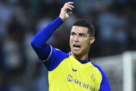 Ronaldo mất suất đội hình hay nhất giải Ả Rập vì cựu sao MU