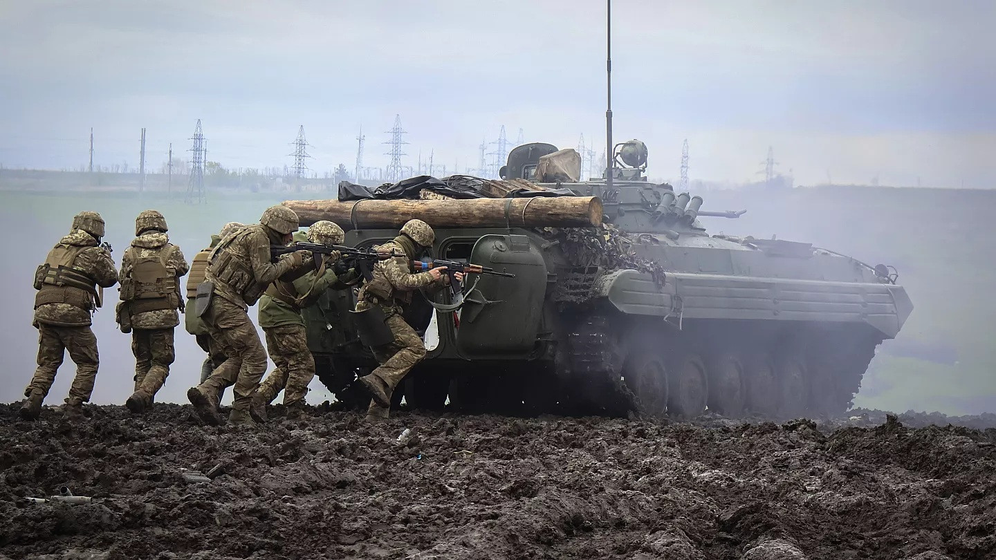 Quân đội Ukraine được cho là đã bắt đầu phản công (ảnh: Reuters)