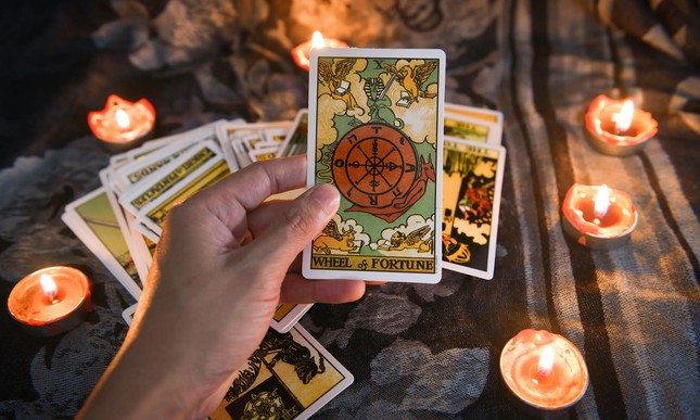 Các dịch vụ bói đề bằng bài tarot nở rộ trước các kỳ thi quan trọng.