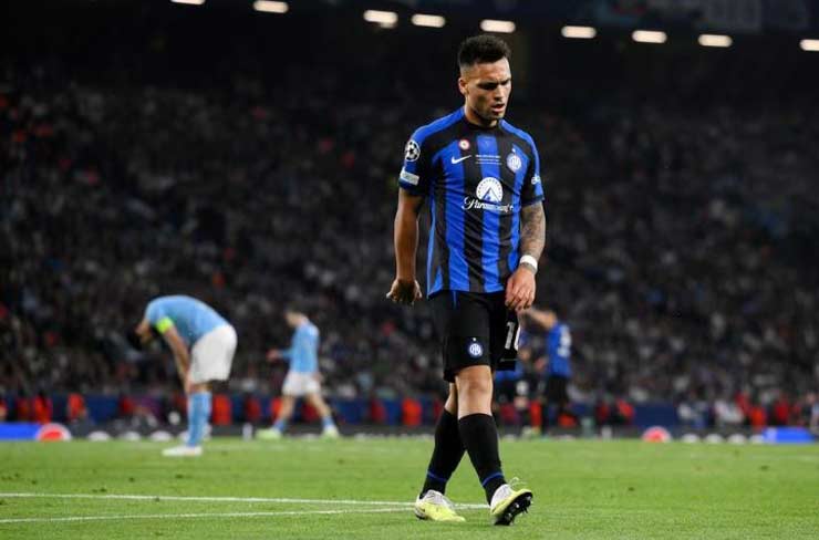 Lautaro Martinez bỏ lỡ cơ hội đưa Inter Milan dẫn trước và đành nhìn đội bóng nước Ý thua đau Man City 0-1