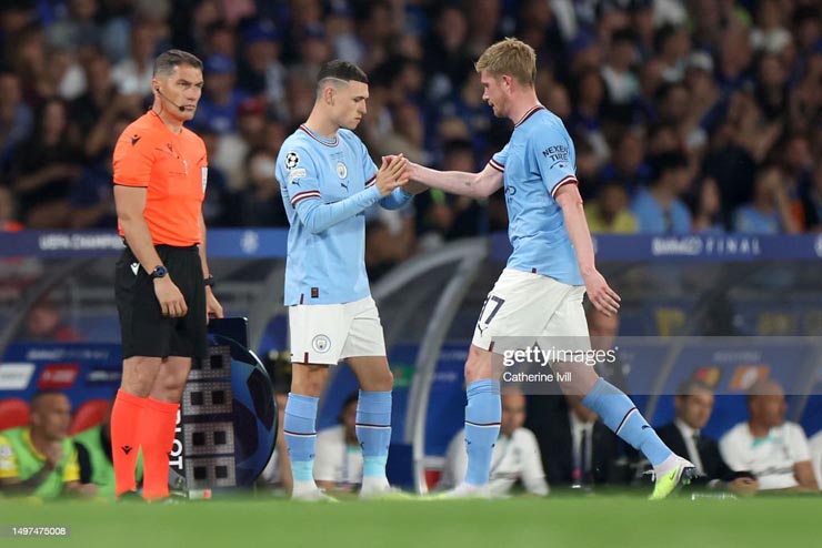 De Bruyne rời sân ở phút 36 trận chung kết Champions League, nhường chỗ cho Foden