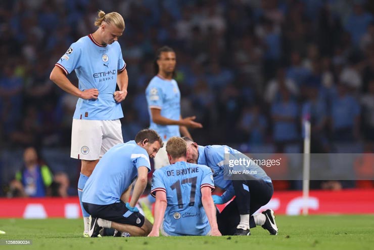 Điên rồ chung kết Cúp C1: De Bruyne bị vận đen bủa vây, 36 phút rời sân - 12