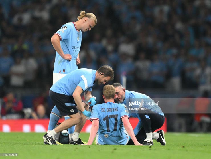 Điên rồ chung kết Cúp C1: De Bruyne bị vận đen bủa vây, 36 phút rời sân - 14