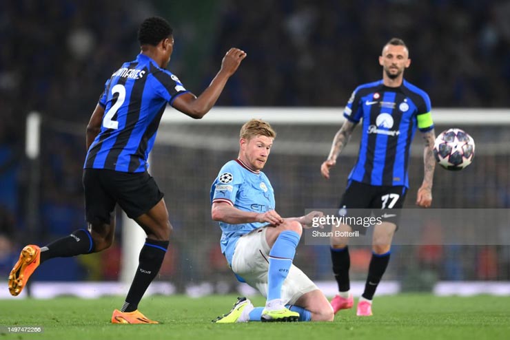 Điên rồ chung kết Cúp C1: De Bruyne bị vận đen bủa vây, 36 phút rời sân - 7