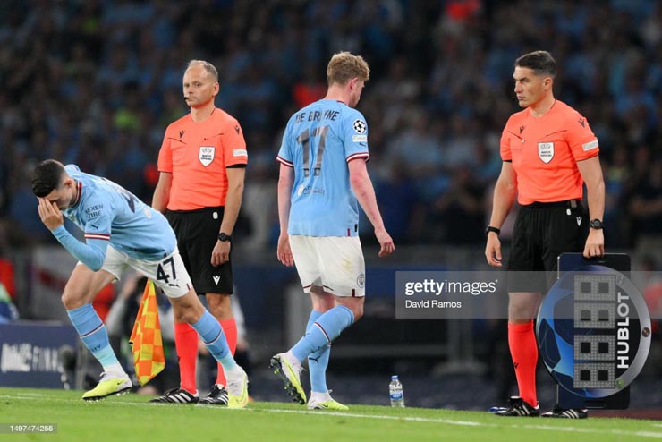 Điên rồ chung kết Cúp C1: De Bruyne bị vận đen bủa vây, 36 phút rời sân - 9