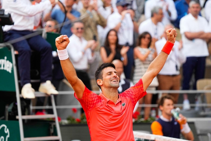 Chức vô địch Roland Garros chính thức giúp Djokovic cán mốc 23 Grand Slam đơn nam, vượt qua Rafael Nadal (22 danh hiệu)&nbsp;để độc chiếm kỷ lục mọi thời đại&nbsp;