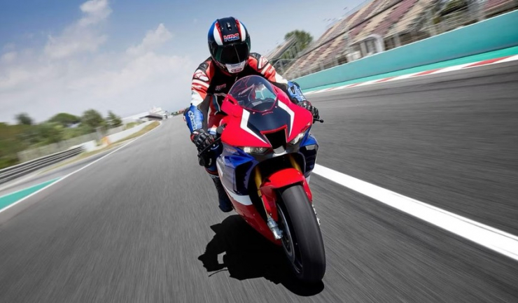 Honda CBR1000RR-R đạt tốc độ 298 km/h. Ảnh: Hotcars.