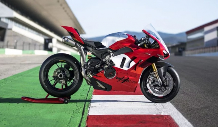 Ducati Panigale V4 R đạt tốc độ 318 km/h. Ảnh: Hotcars.