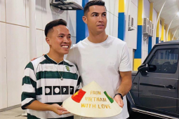 Ronaldo được Youtuber Việt Nam tặng nón, Văn Thanh có đổi chỗ cựu sao U16 Barca?