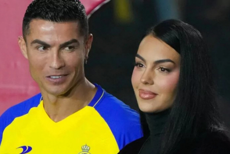 Ronaldo đáp trả tin rạn nứt tình cảm với Georgina, chu cấp mỹ nhân hết đời
