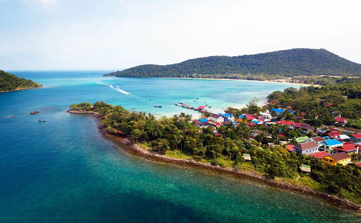 Koh Rong Samloem: Hòn đảo thiên đường ngoài khơi bờ biển phía nam của Campuchia này là một trong những địa điểm du lịch kỳ lạ nhất của vịnh Thái Lan. Bạn sẽ không thấy xe cộ qua lại và khung cảnh còn rất hoang sơ.
