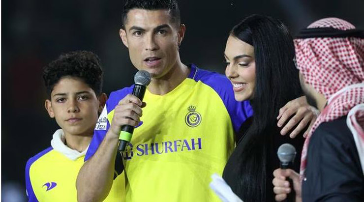 Ronaldo and his girlfriend Georgina Rodriguez are suspected of having an emotional rift that puts them at risk of breaking up after 7 years of being together since they met in 2016.