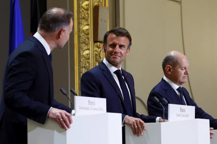 (từ trái) Tổng thống Ba Lan Andrzej Duda, Tổng thống Pháp Emmanuel Macron và Thủ tướng Đức Olaf Scholz tham dự cuộc họp báo chung ngày 12-6 tại thủ đô Paris (Pháp). Ảnh: AP