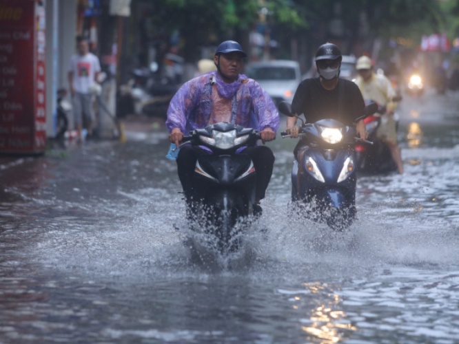 Thời tiết ngày 13/6: Miền Bắc có nơi mưa to, miền Trung nắng nóng - 1