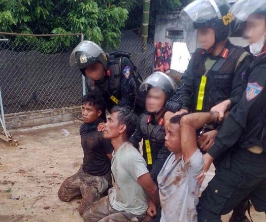 Một số trong nhóm đối tượng tấn công trụ sở UBND xã ở Đắk Lắk bị bắt giữ. Ảnh: Báo CAND