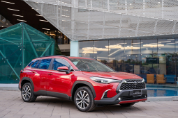 Giá xe Toyota Corolla Cross niêm yết và lăn bánh tháng 6/2023