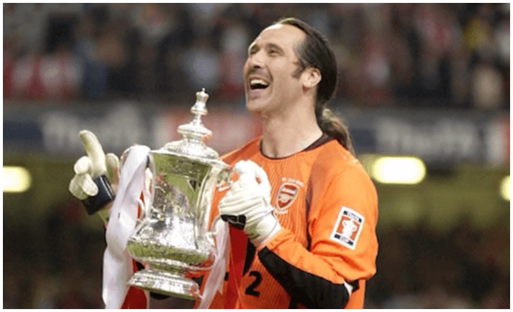 David Seaman (59 tuổi), từng là thủ môn nổi tiếng người Anh và chơi cho CLB Arsenal.
