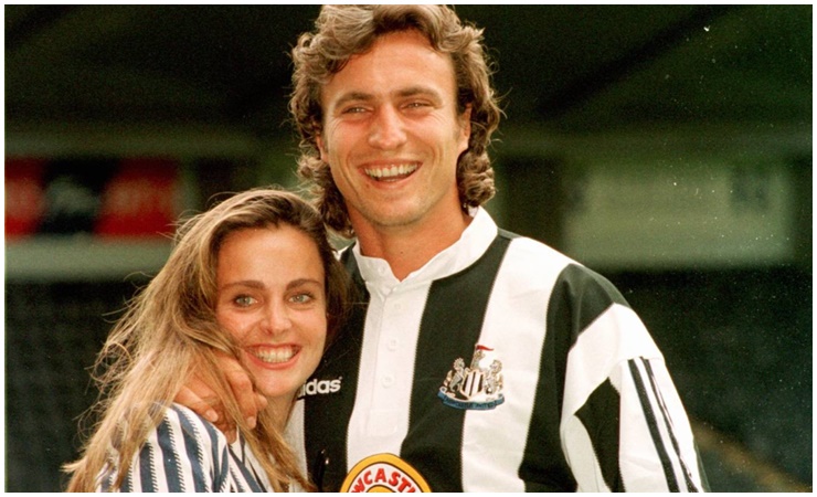 David Ginola-Ceze là một cựu cầu thủ bóng đá chuyên nghiệp người Pháp, nổi tiếng lãng tử hào hoa.
