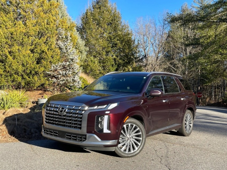 Hyundai Palisade có giá hơn 870 triệu đồng. Ảnh: Motorbiscuit.