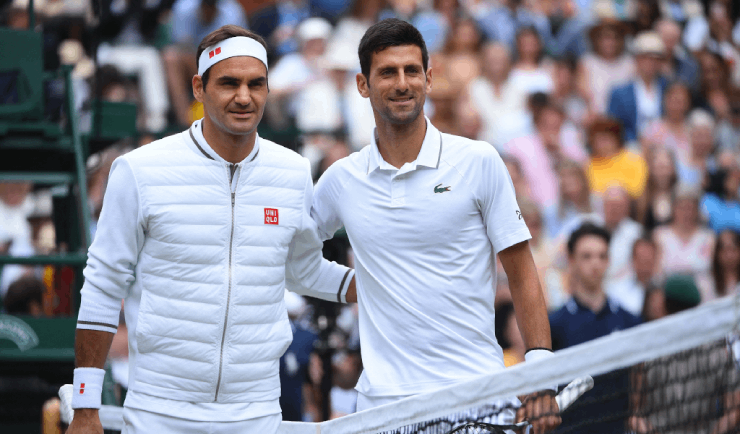 Federer (trái) dành tặng Djokovic những lời nói hoa mĩ