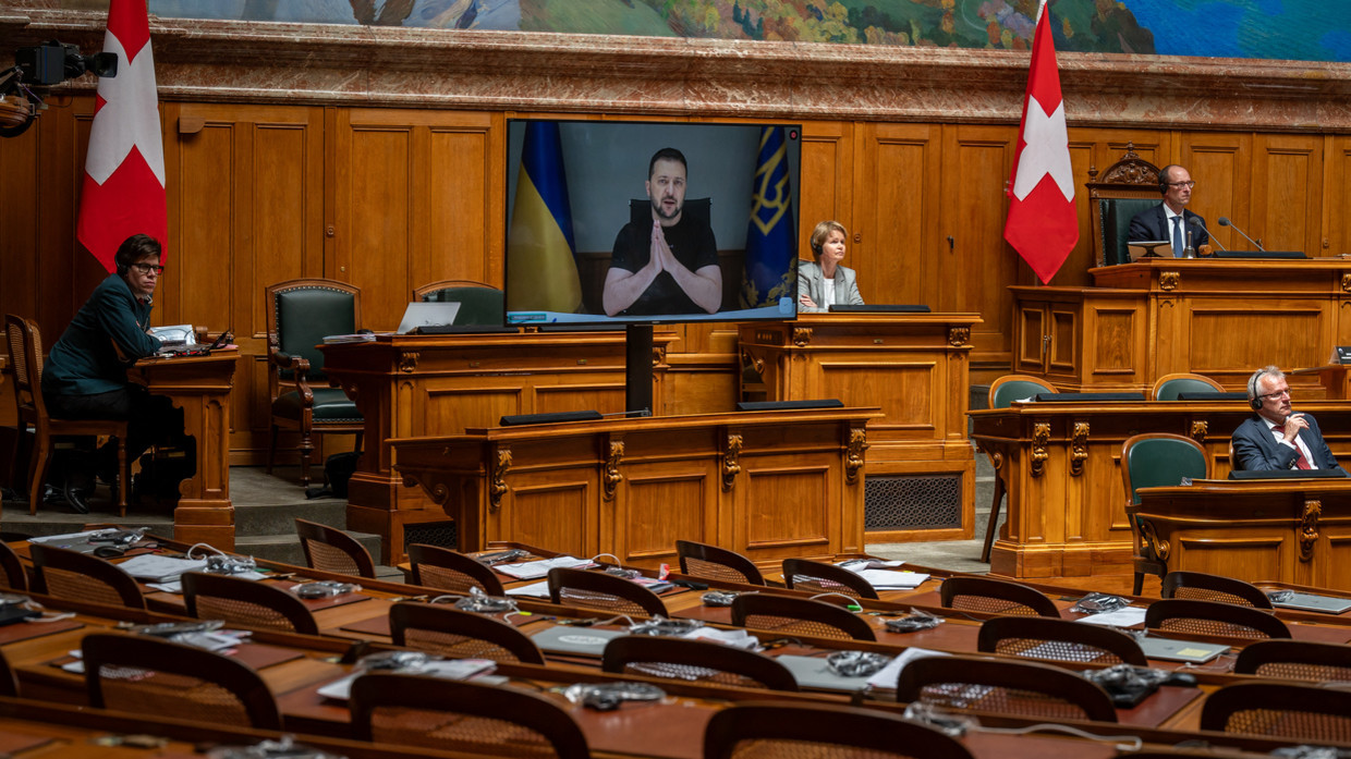 Ông Zelensky phát biểu theo hình thức trực tuyến tại&nbsp;Quốc hội Thụy Sĩ vào ngày 15/6/2023.