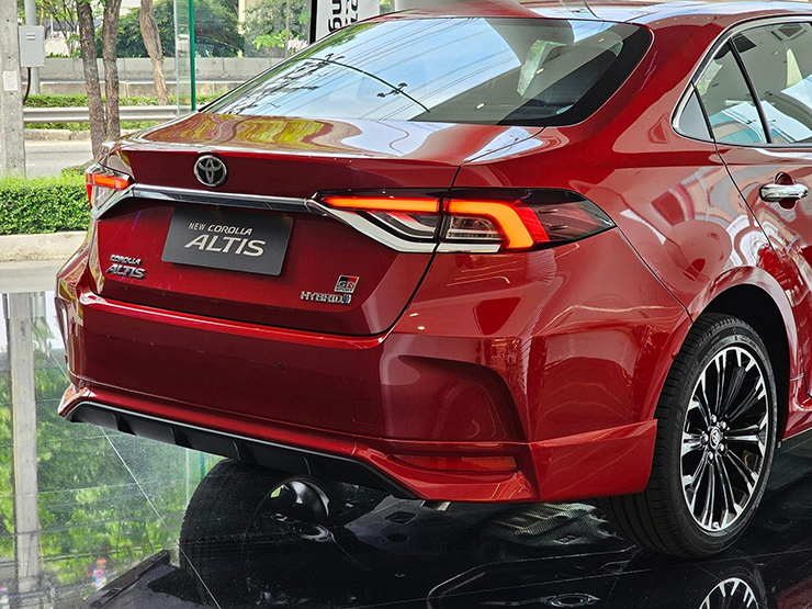 Cận cảnh Toyota Corolla Altis 2023 vừa ra mắt, giá từ 604 triệu đồng - 9